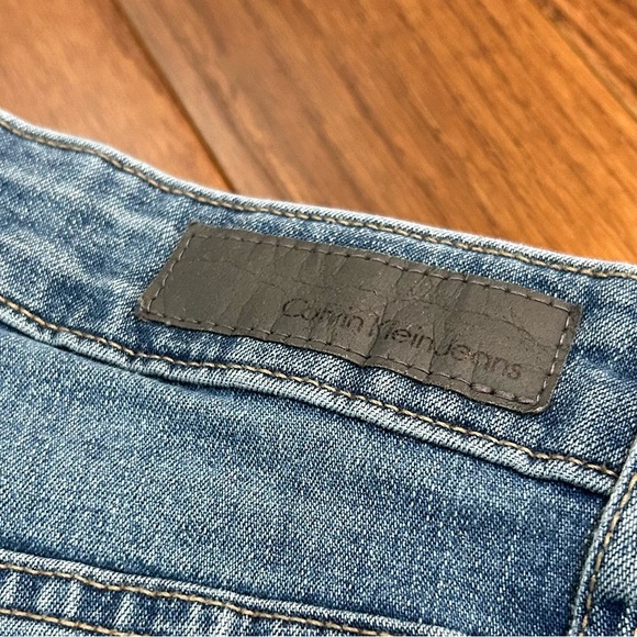Calvin Klein Jeans Boyfriend Slim Light Blue Denim - size 10 - Picture 4 of 9